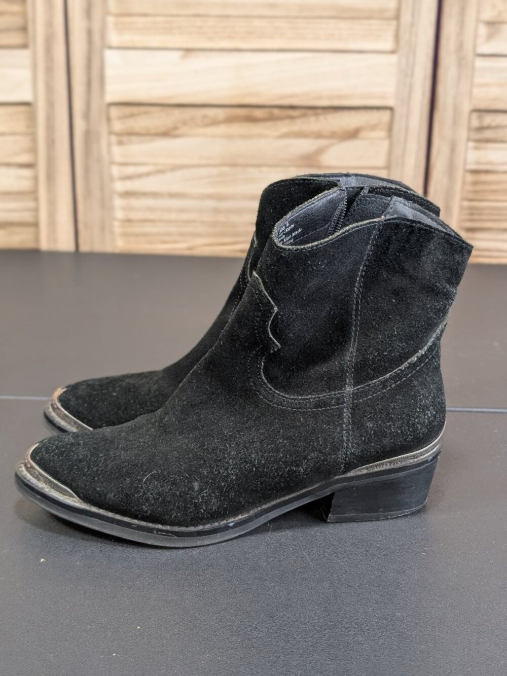 Very Volatile Women’s Black Suede Ankle Boots Size 6